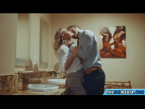 ❤️ Том биетэй шаргал үст таныг нийтийн бие засах газар уруу татах үед Порно vk mn.xxxtophd.ru ﹏